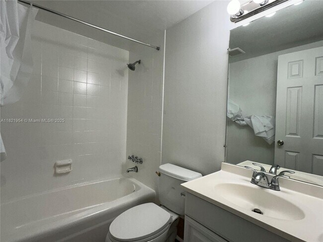 Building Photo - 1400 NE 56th St