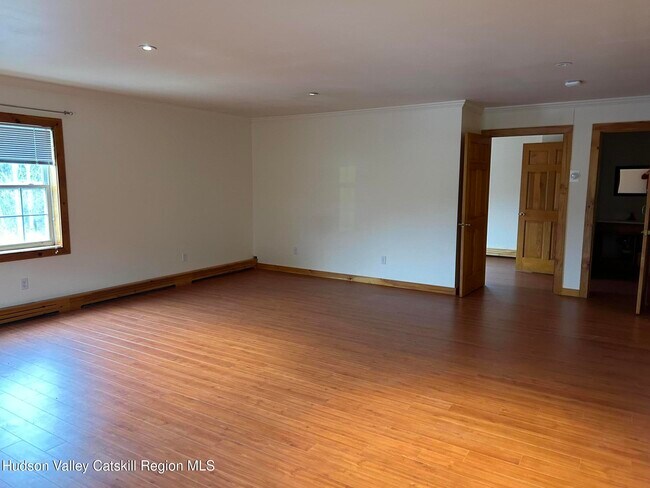 Building Photo - 605 NY-295