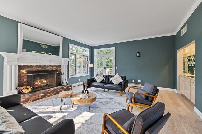 Building Photo - 321 Museum Village Rd