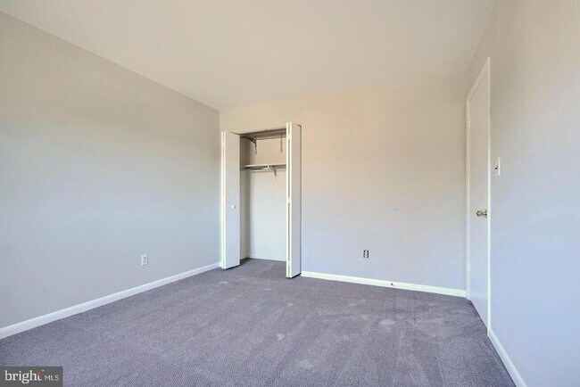 Building Photo - 6 Mullingar Ct