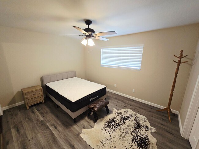 Building Photo - Remodeled with all appliances!