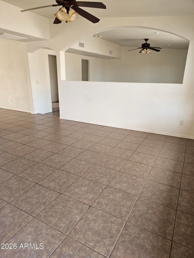 Building Photo - 5018 E Evergreen Dr