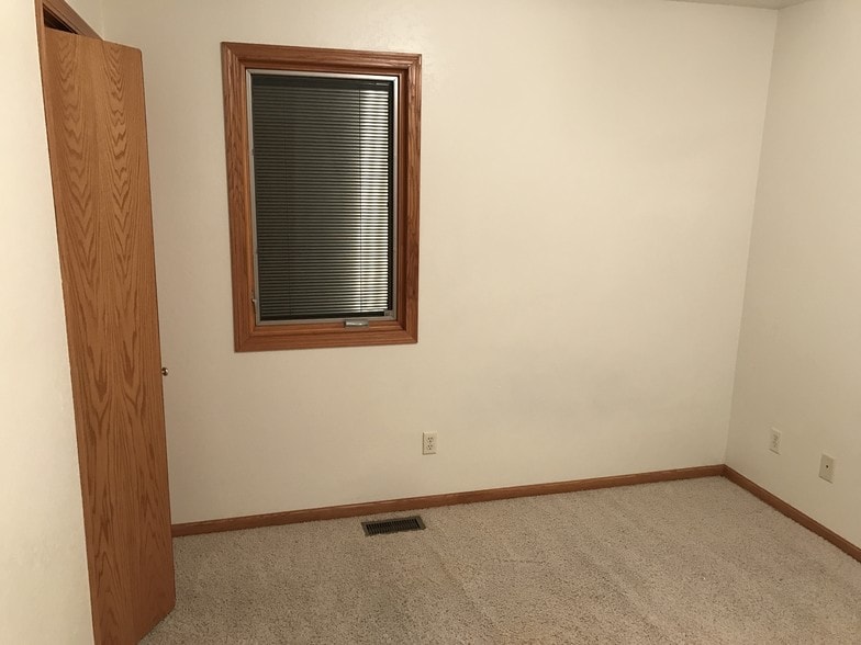 Main Floor Second Bedroom - 1800 E Comanche St