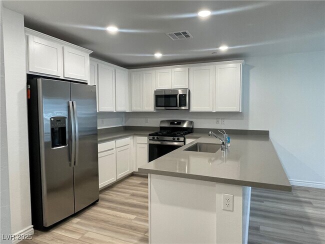 Building Photo - 10719 Burton Grove Ave