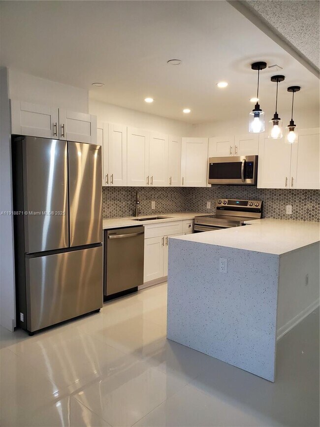 Primary Photo - 1076 Cornwall D