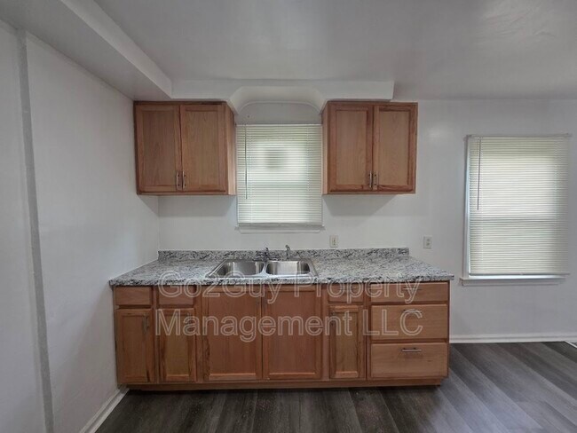 Building Photo - 18472 Meyers Rd