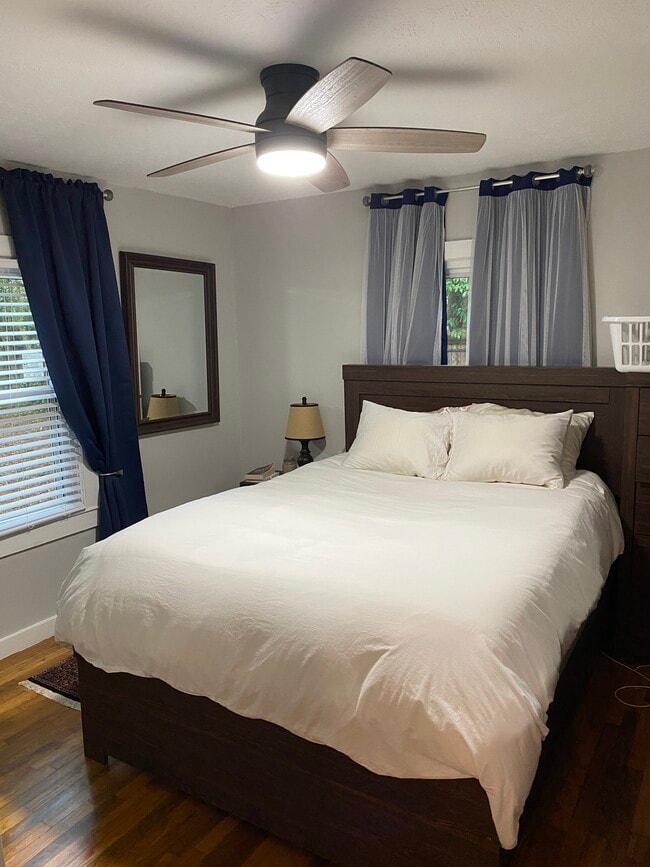 Building Photo - 1324 Central St