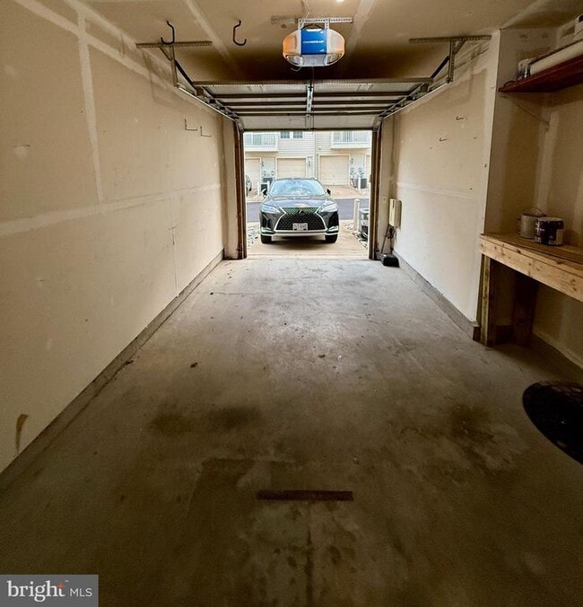 Building Photo - 2593 Eastbourne Dr