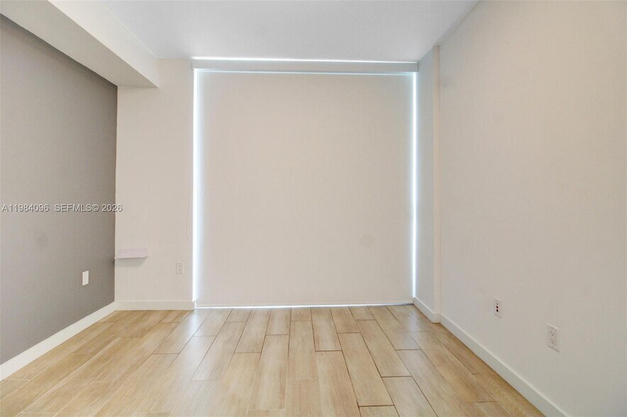 Building Photo - 1600 SW 1st Ave