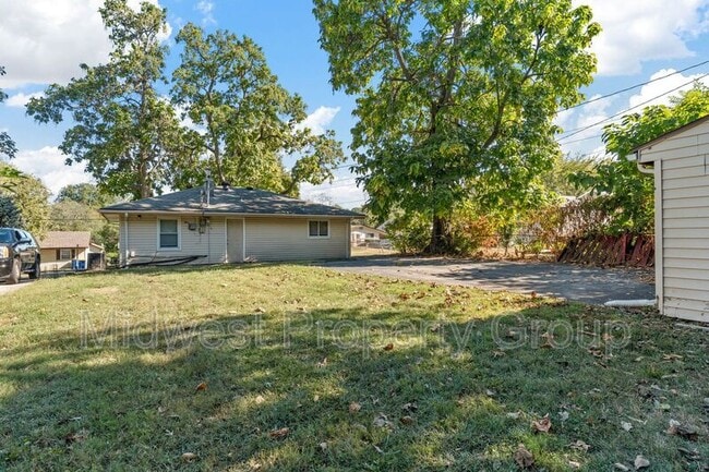 Building Photo - 3661 High Dr
