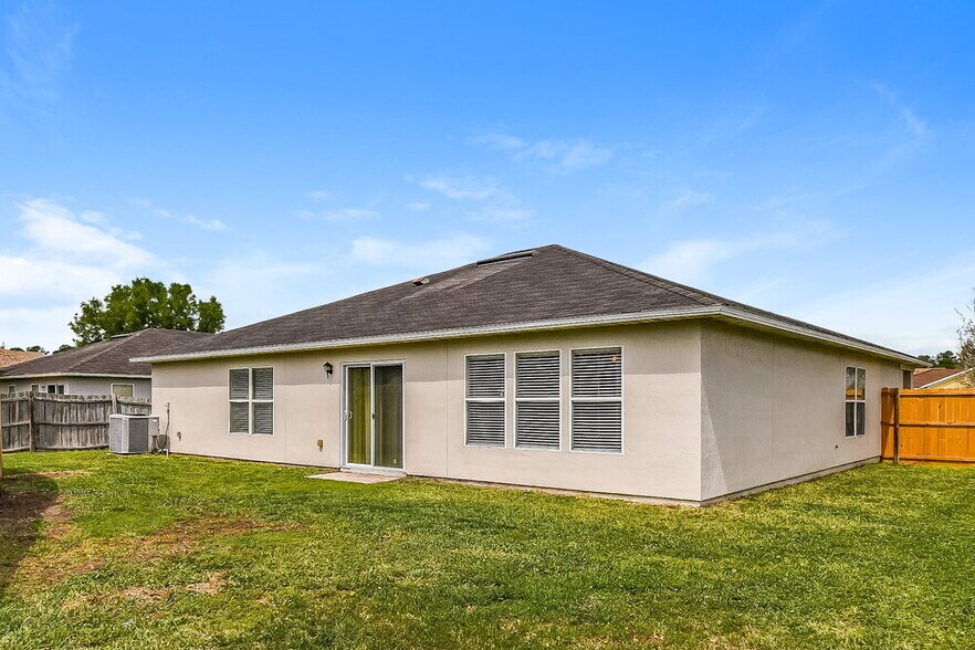 Building Photo - 2284 Brian Lakes Dr E