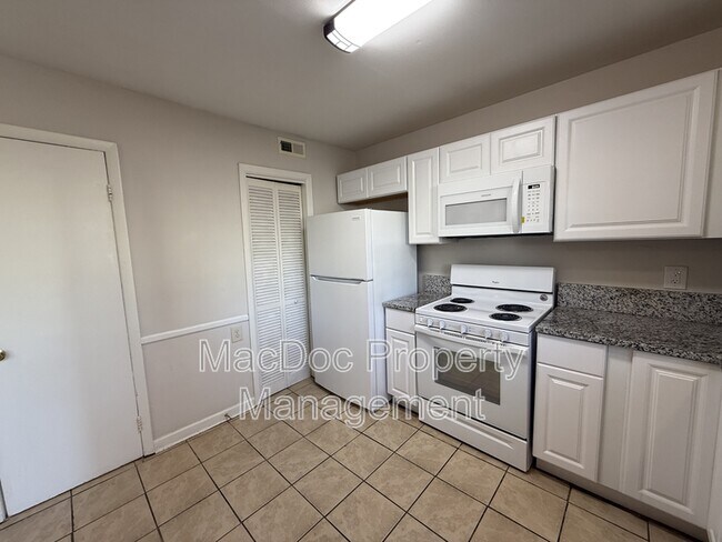 Building Photo - 733 Bellows Ave