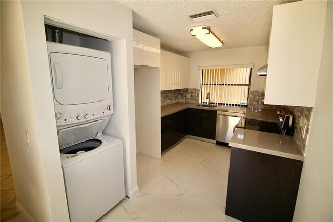 Building Photo - 17034 NW 66th Ct