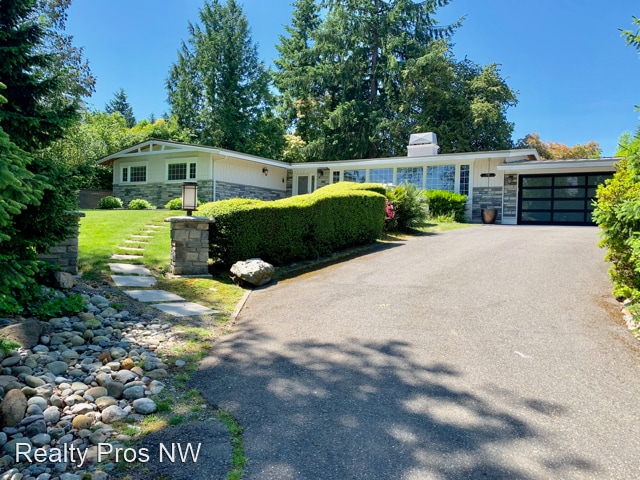 Building Photo - 3 br, 2.5 bath House - 1845 Evergreen Poin...
