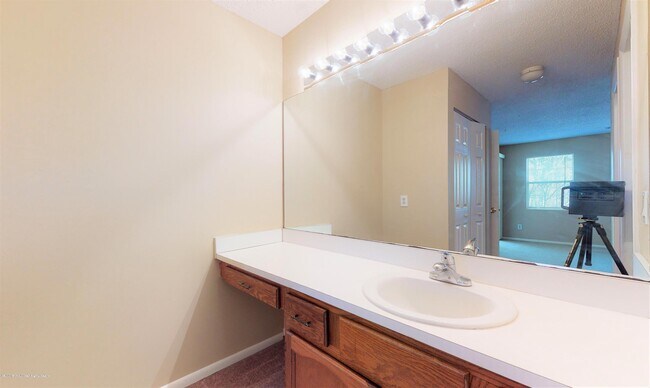 Building Photo - 1019 Waters Edge Dr