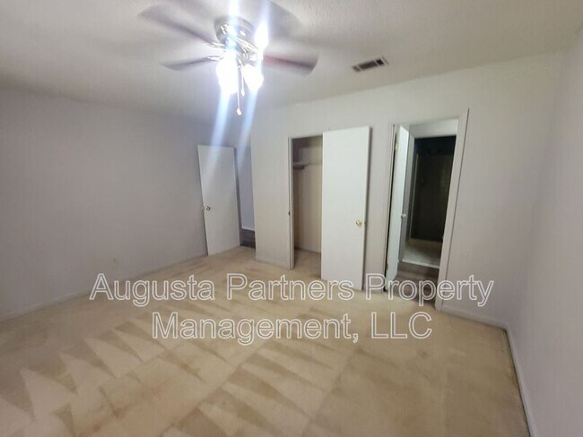 Building Photo - 3737 Woodcock Dr