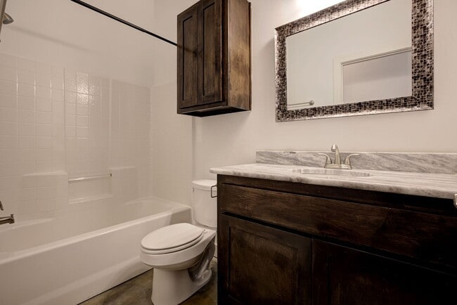 Building Photo - Modern 3-Bedroom Duplex Near OU Health Center and Okana Resort