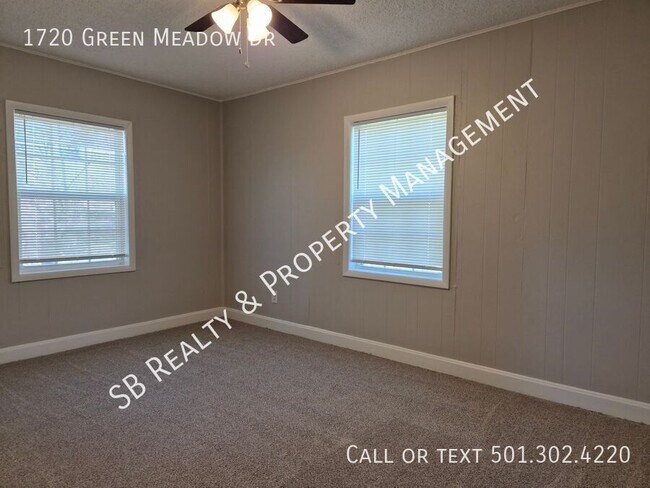 Building Photo - 1720 Green Meadow Dr