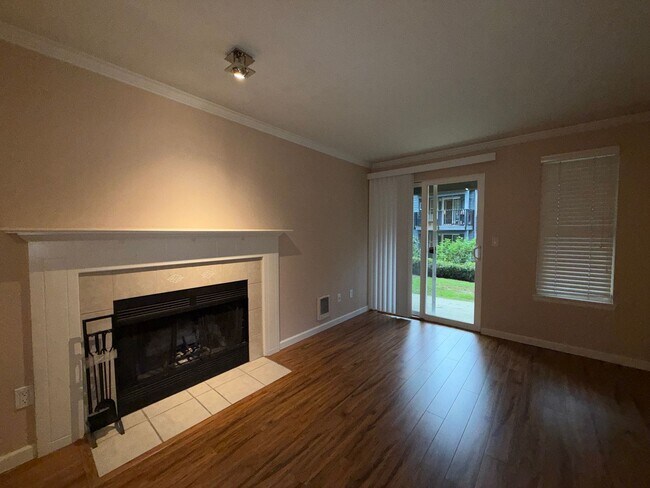 Building Photo - 2 Bed 1 Bath Kirkland