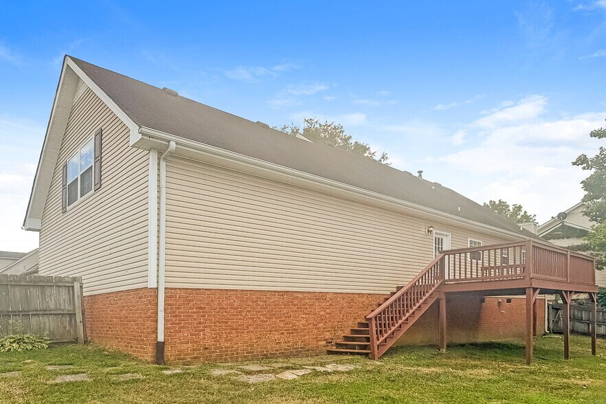 Building Photo - 100 Homestead Ln
