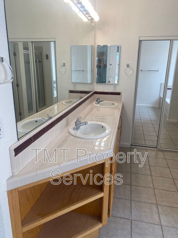 Building Photo - 9265 Horsham Ct