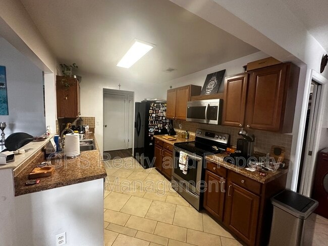 Building Photo - 651 Tam Ct