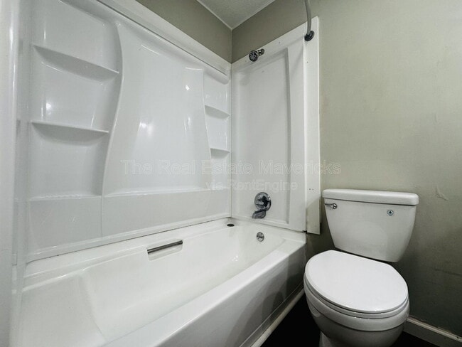 Building Photo - 4602 Delashmitt Rd