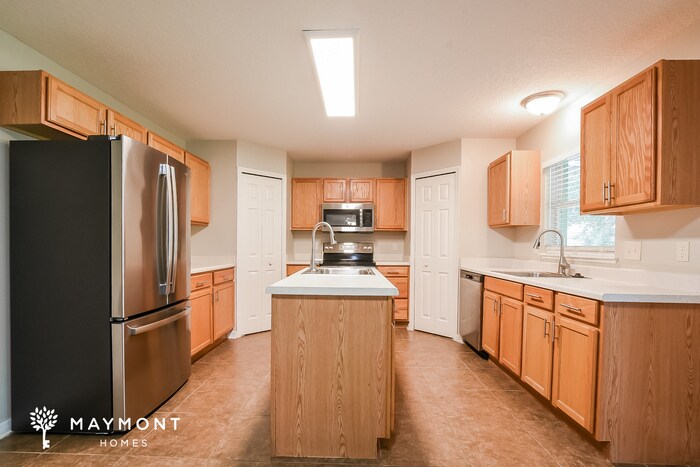 Building Photo - 350 Lake Shepard Dr