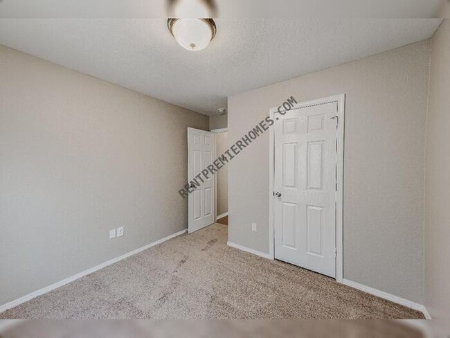 Building Photo - 116 Meadow Dr