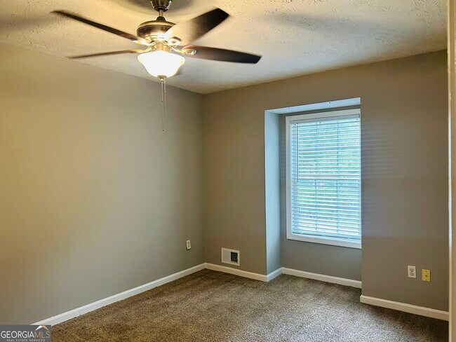 Building Photo - 207 Hillcrest Dr