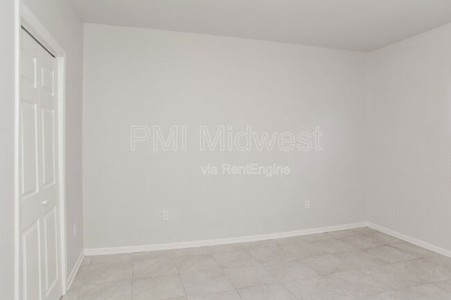 Building Photo - 3014 W 10th St