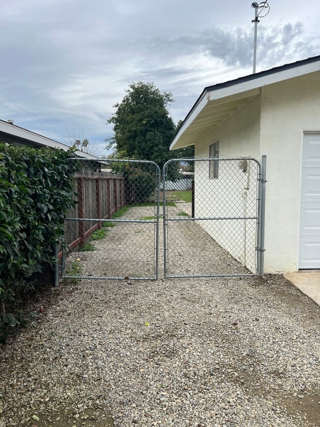 Building Photo - 217 Gridley Rd