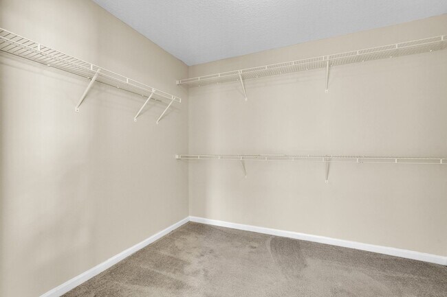 Building Photo - AVAILABLE MAY 2025 [NO PETS PREFERRED: x1 ...