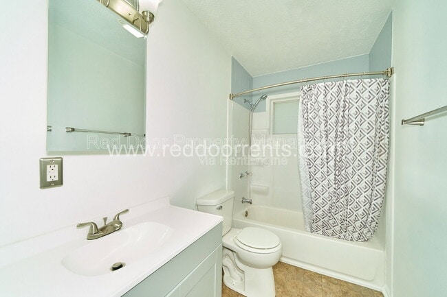 Building Photo - 5422 Greenfield Ave