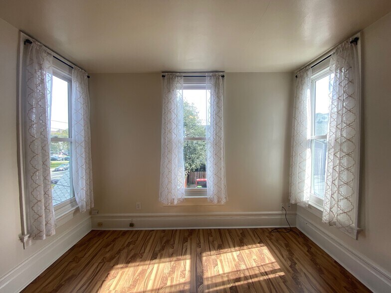 Building Photo - 1626 Santa Clara Ave