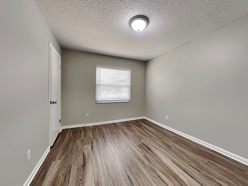 Building Photo - 2143 Creek Side Dr