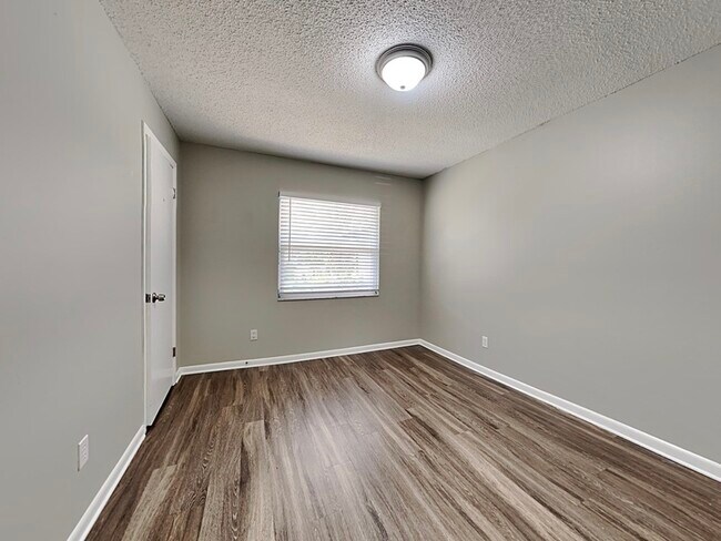 Building Photo - 2143 Creek Side Dr