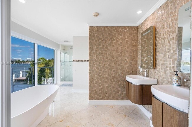 Building Photo - 1055 Stillwater Dr