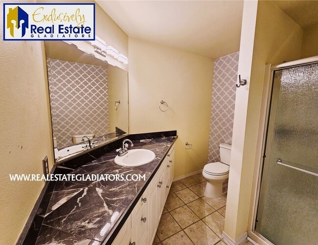 Building Photo - Beautiful, Pet Friendly Light-Filled Rambl...