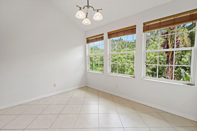 Building Photo - 1915 Westminster Cir