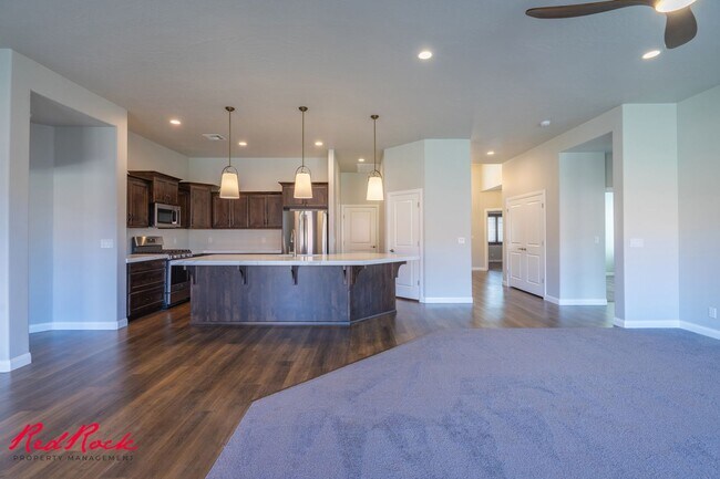 Building Photo - Stunning 4 Bedroom Home with Gorgeous Back...