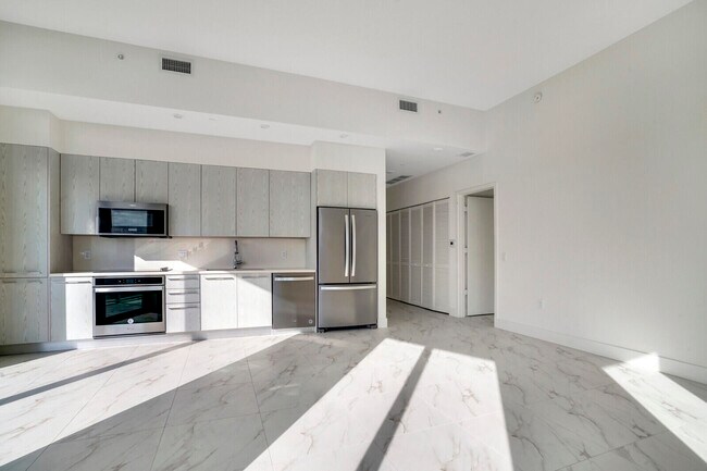 Building Photo - 2000 Metropica Wy