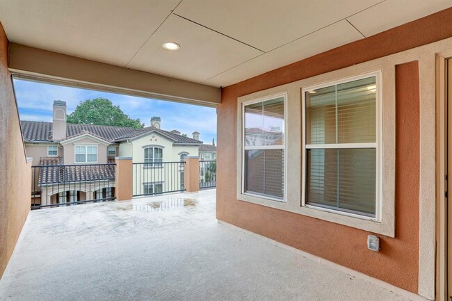 Building Photo - 7 Laurelwood Dr