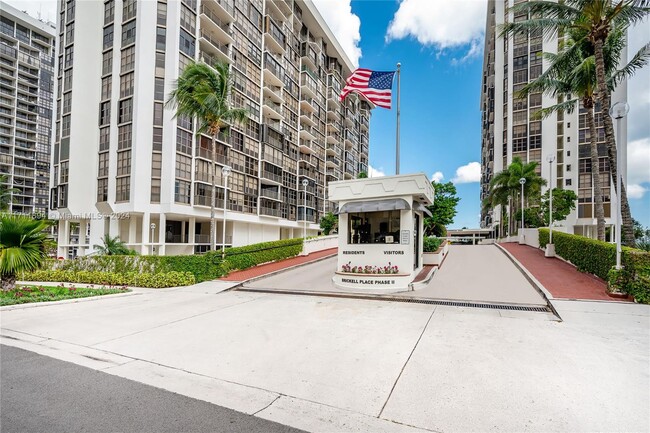 Building Photo - 1925 Brickell Ave