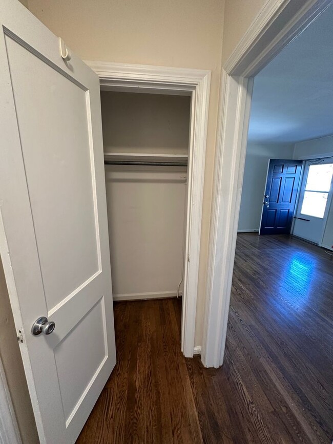 Building Photo - Burlington / Condo