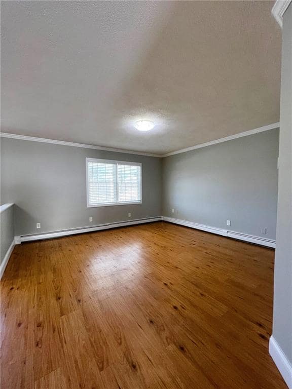 Building Photo - 927 Elm St