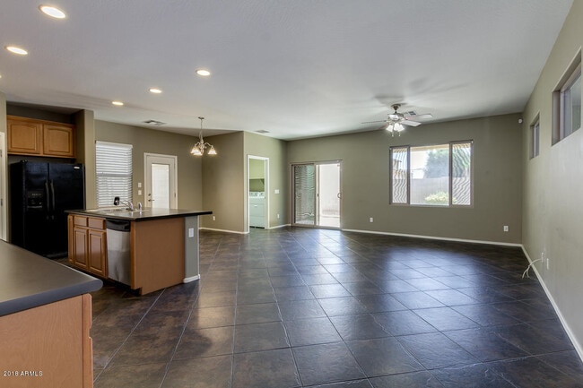 Building Photo - 7219 N 73rd Dr
