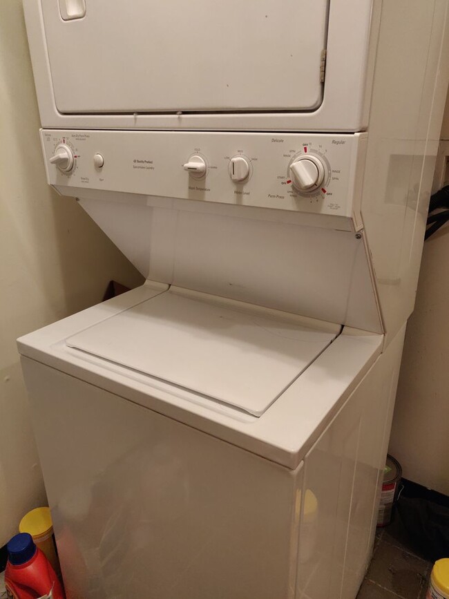 Building Photo - Coolidge Corner Area. In-Unit Washer and D...