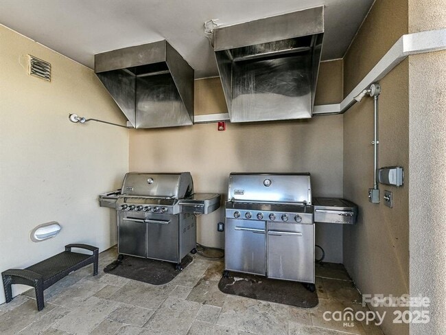 Building Photo - 4625 Piedmont Row Dr