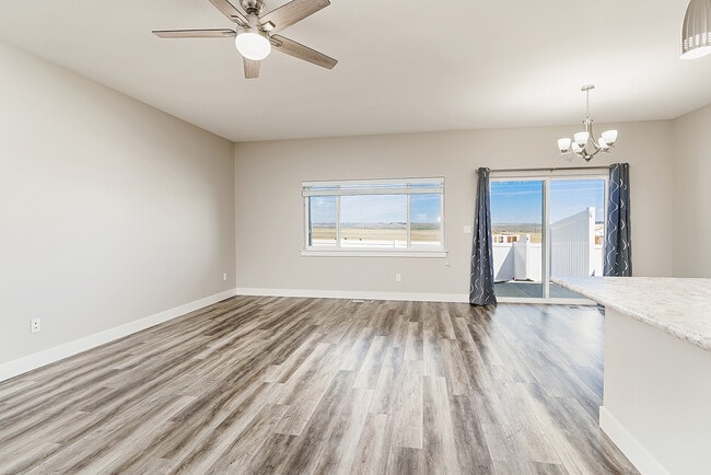 Building Photo - 913 Mission Oaks Dr